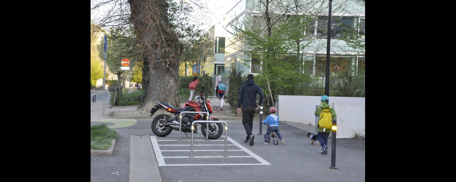 Croisement chemin Camille Martin et chemin d'accès de l'école